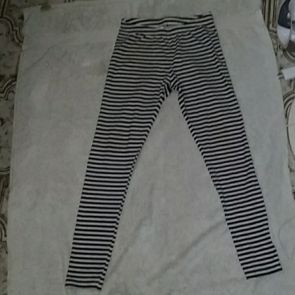 Girls black and white striped leggings
